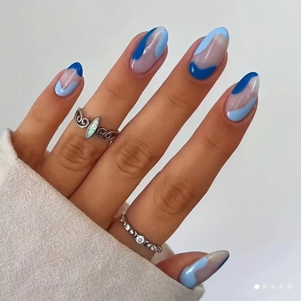 Press-On Nails with chic Nail Art (Nail Glue Included!)